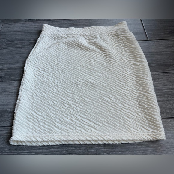Free People Cream/White Stretchy Skirt, Size Small! Bodycon Skirt••• - Picture 4 of 9